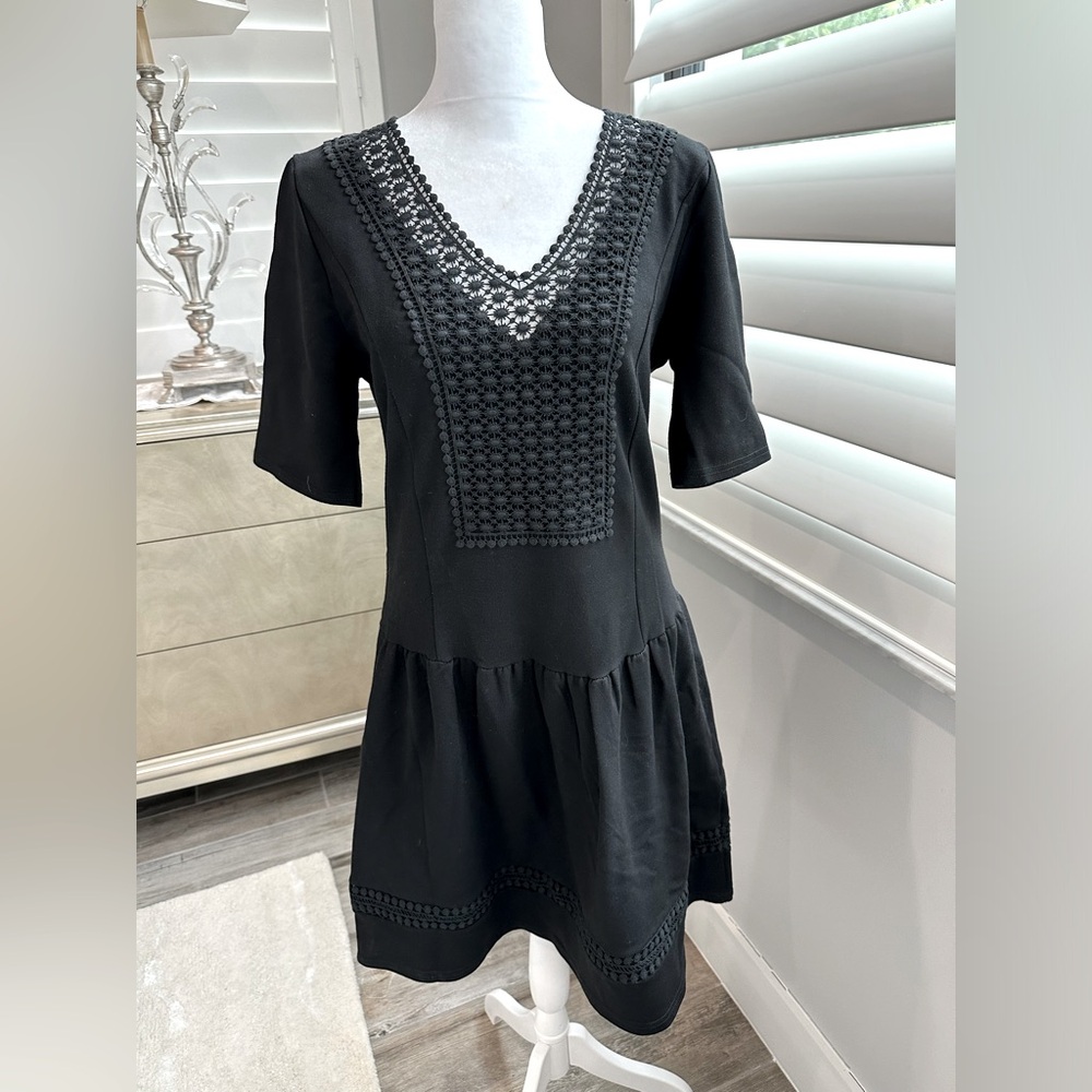 SALE FAS Fille À Suivre Black V-Neck, Short Sleeve Dress, Size T2 (small)